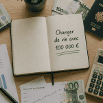 Changer de vie avec 100 000 euros, bureau, carnet et argent